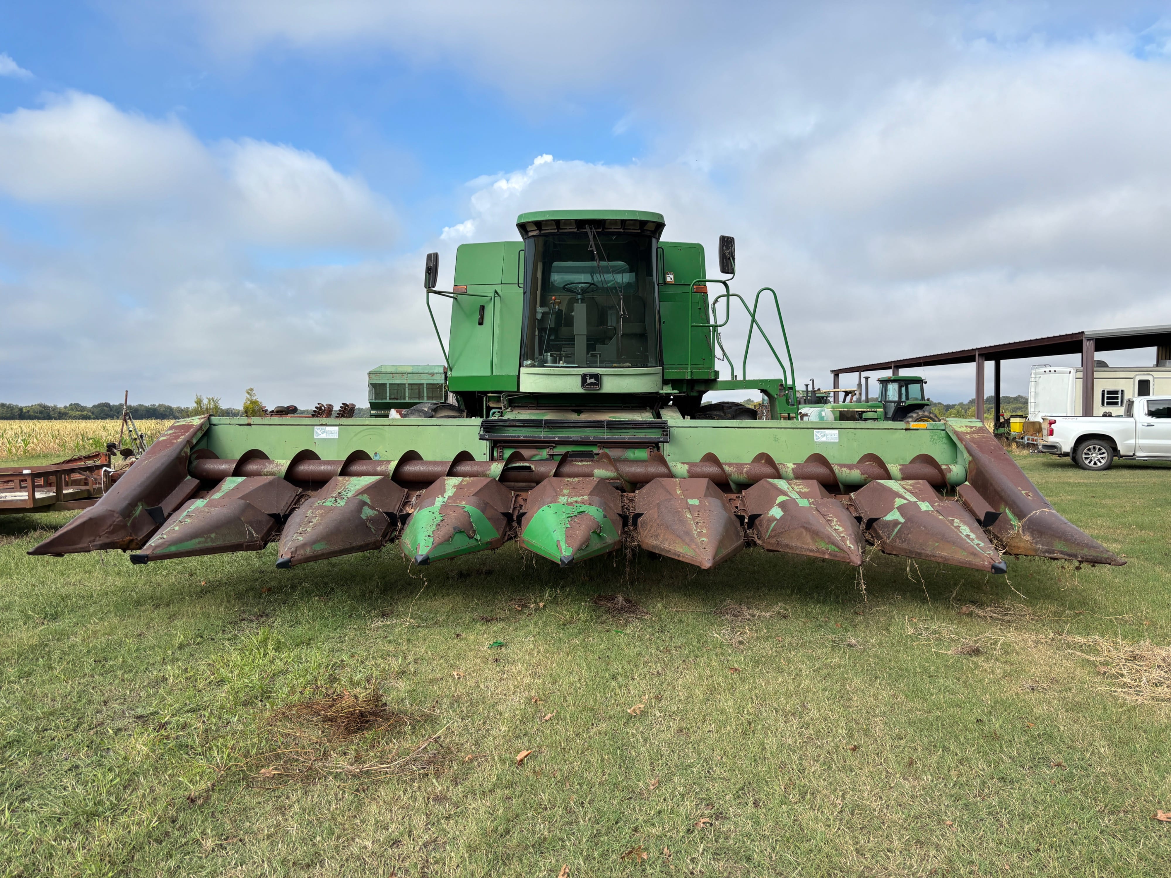 John Deere 844 Image