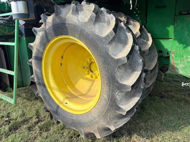 Image of John Deere 9976 equipment image 1