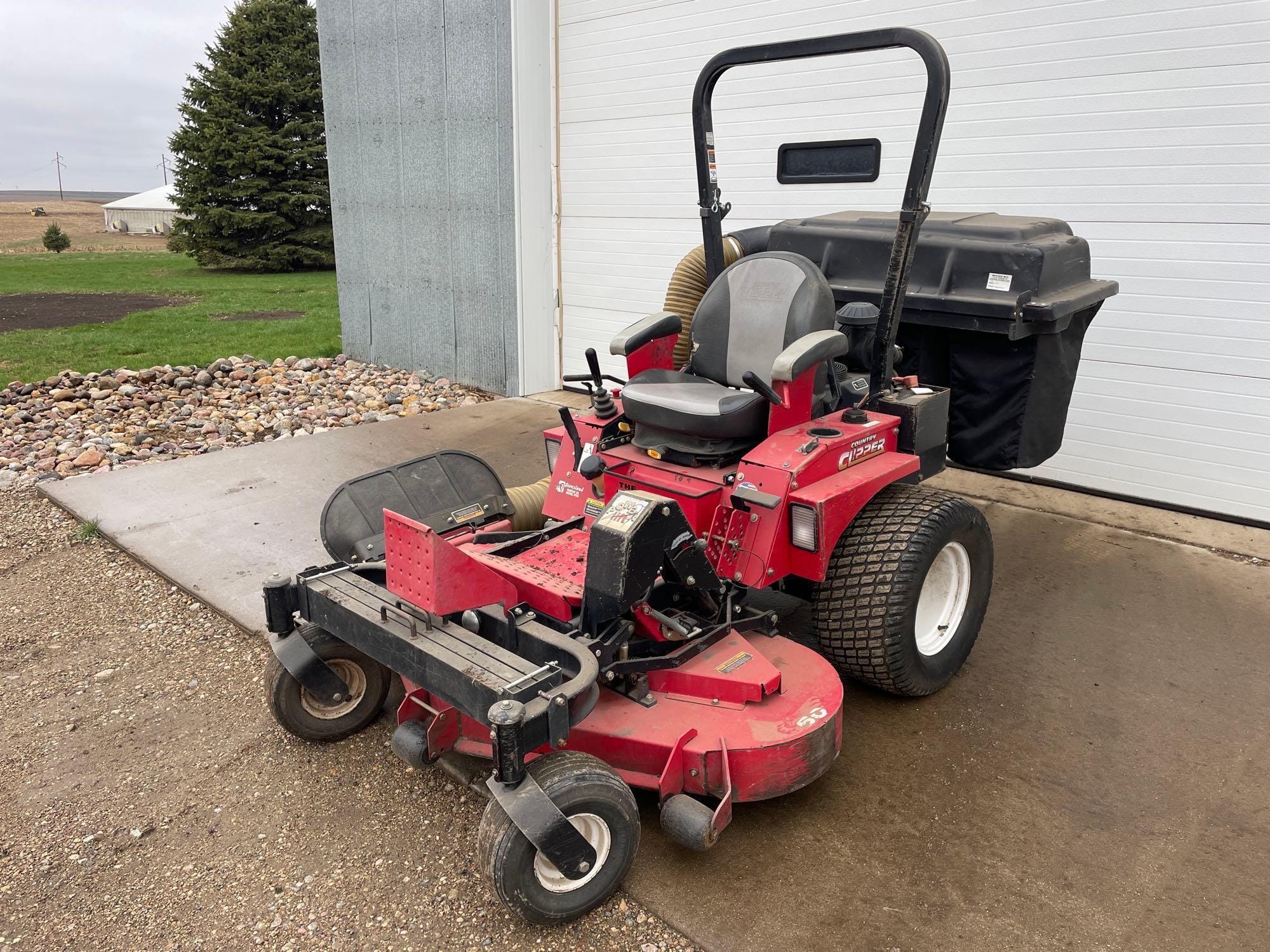 Main image Country Clipper Zero Turn