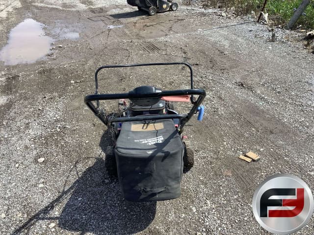 Image of Husqvarna YTH24K48 equipment image 4