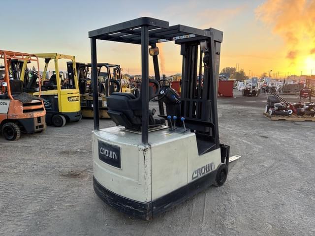 Image of Crown 30SCTT equipment image 2