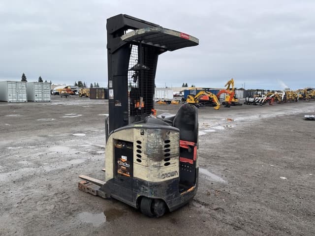 Image of Crown RR5000 equipment image 3