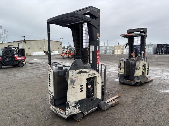 Image of Crown 5200 equipment image 2