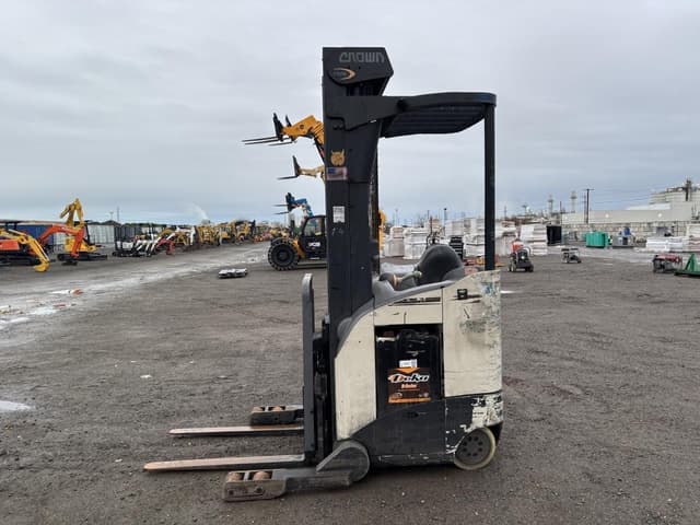 Image of Crown 5200 equipment image 4