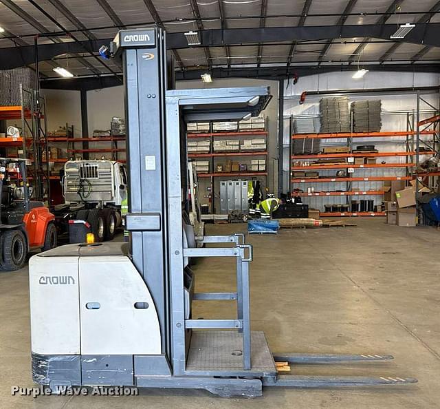 Image of Crown SP3520-30 equipment image 3