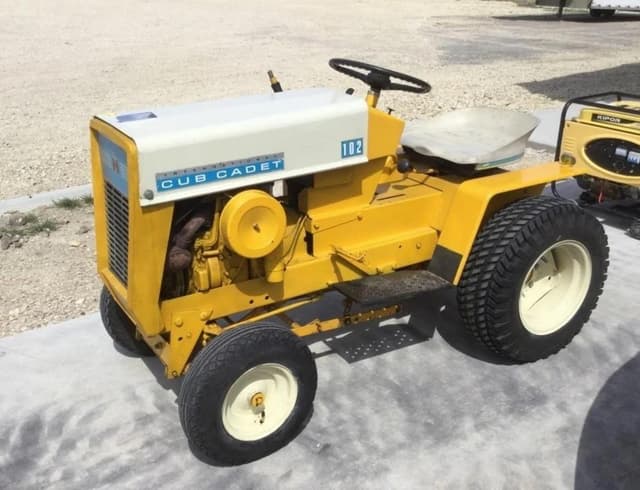Image of Cub Cadet 102 equipment image 1