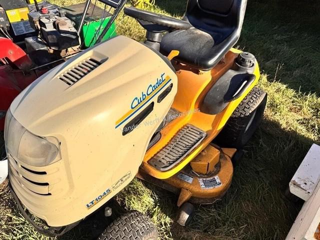 Image of Cub Cadet LT1045 equipment image 2