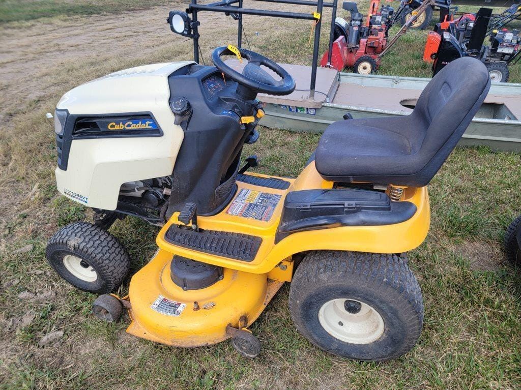 Main image Cub Cadet LTX1046VT