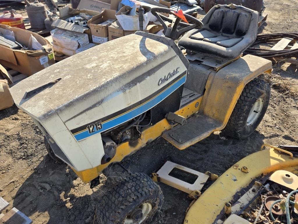 Cub Cadet 1215 Equipment Image0