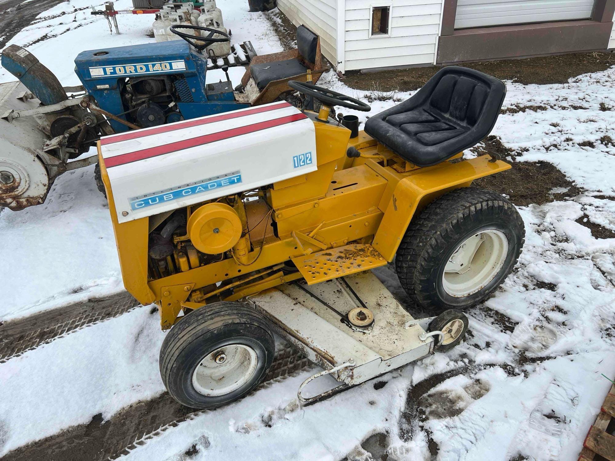Cub Cadet 122 Equipment Image0