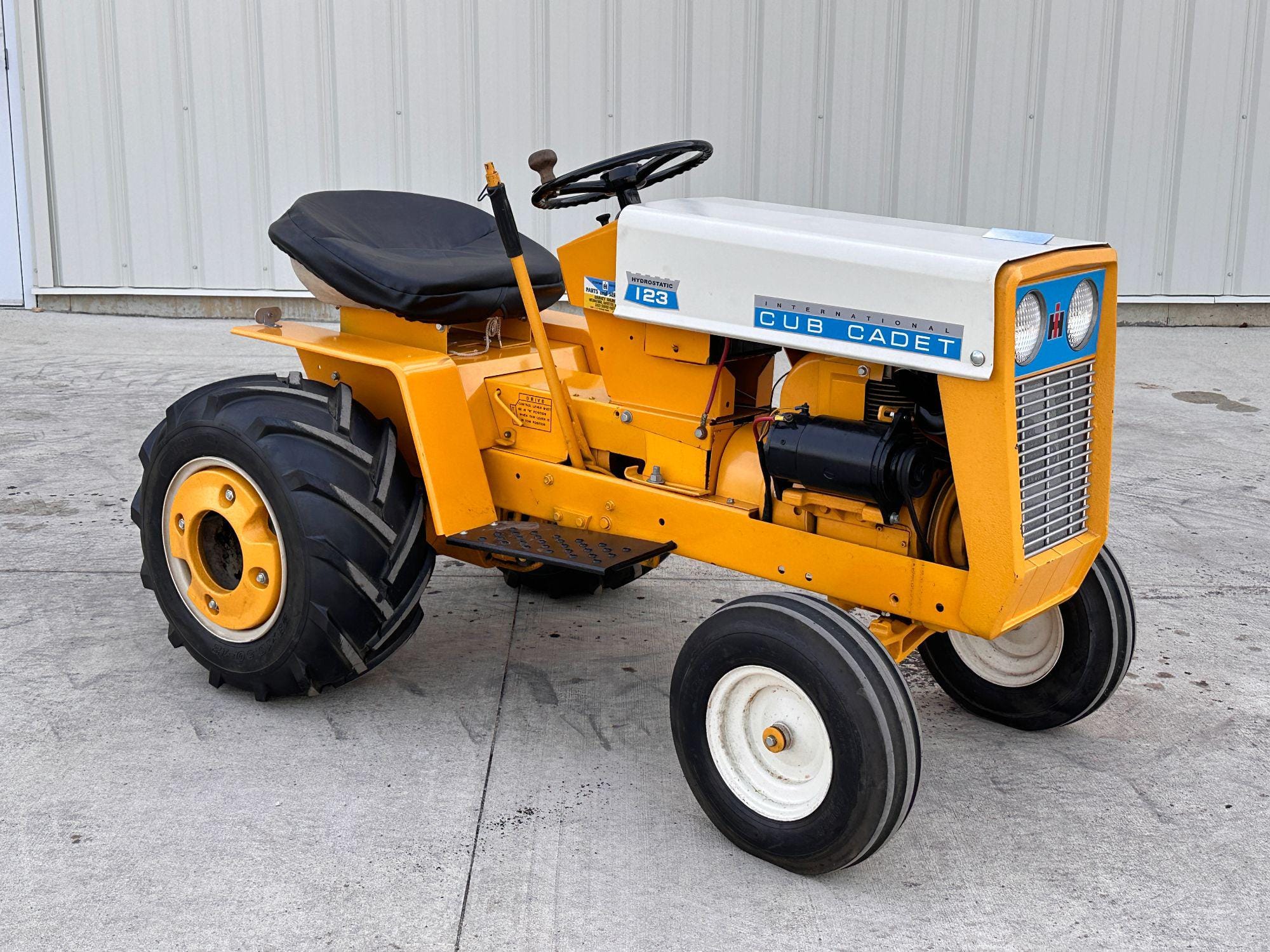 Main image Cub Cadet 123