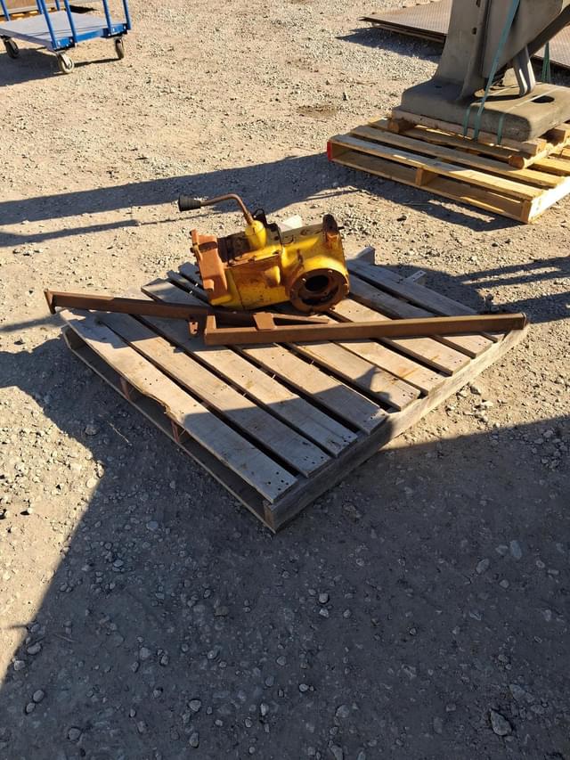 Image of Cub Cadet 124 equipment image 2