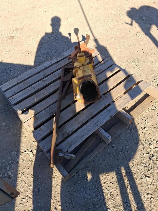 Image of Cub Cadet 124 equipment image 4