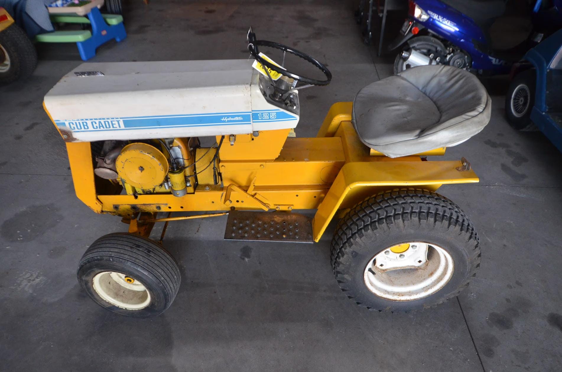 Cub Cadet 125 Equipment Image0
