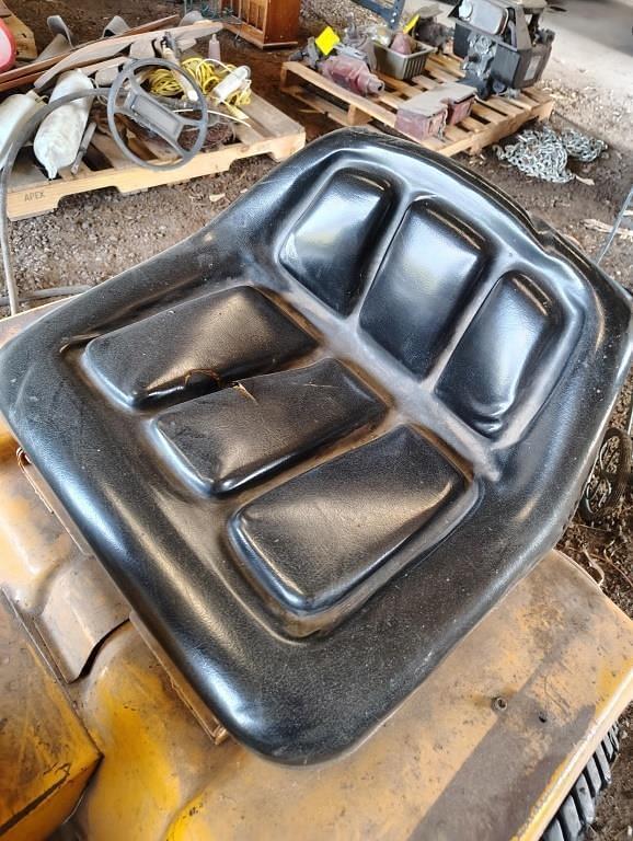 Image of Cub Cadet 147 equipment image 2