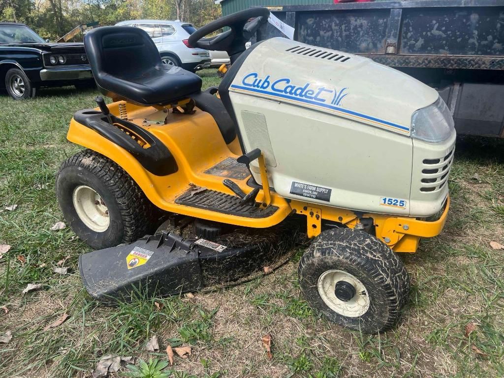 Cub Cadet 1525 Equipment Image0