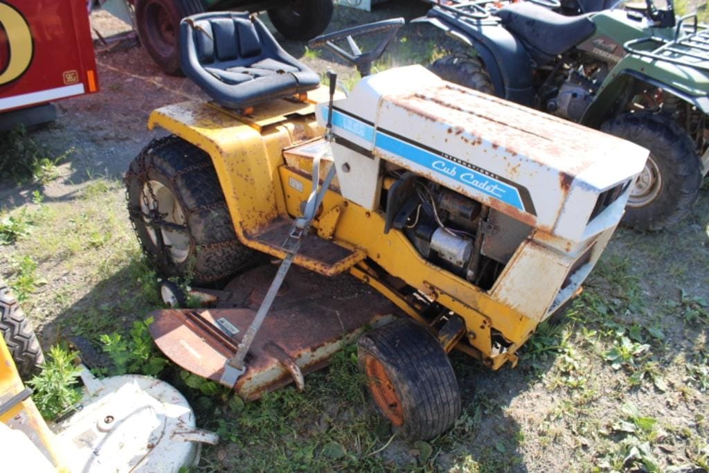 Cub Cadet 1650 Equipment Image0