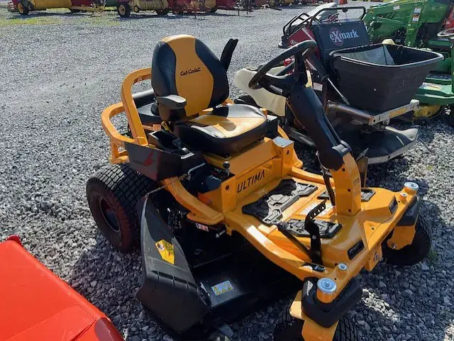 Image of Cub Cadet Ultima ZTS2 equipment image 2