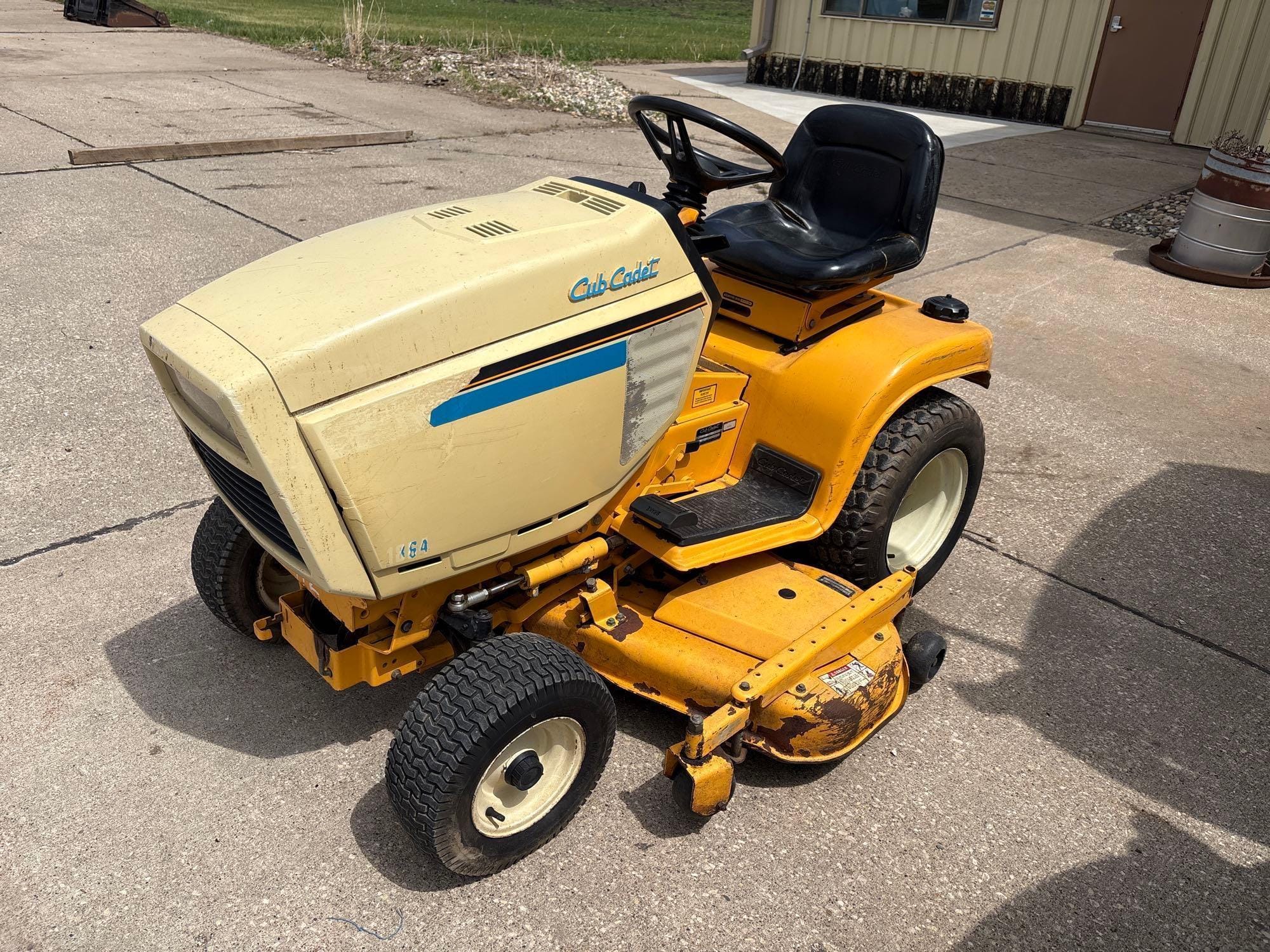 Cub Cadet 1864 Equipment Image0