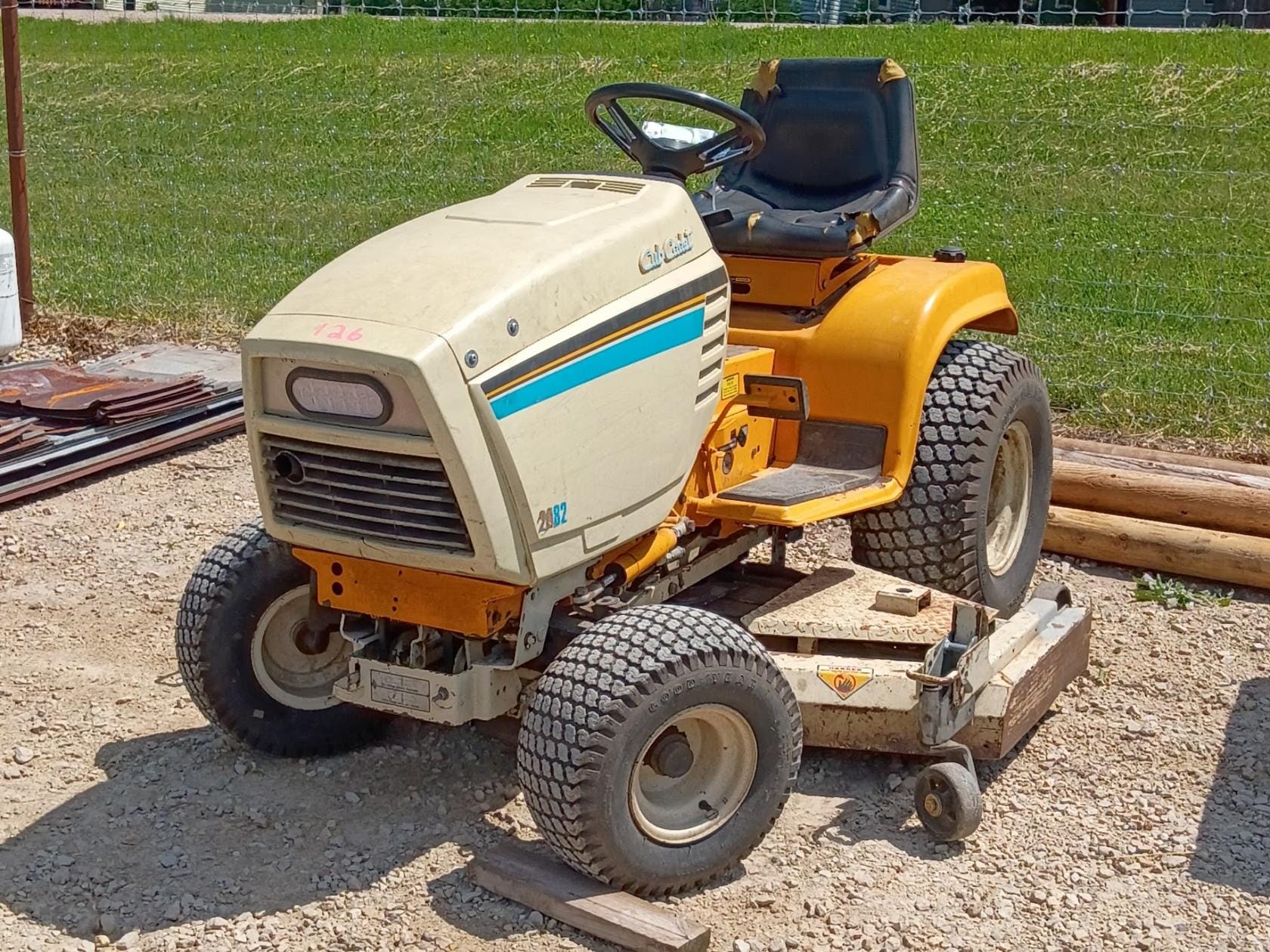 Cub Cadet 2082 Equipment Image0