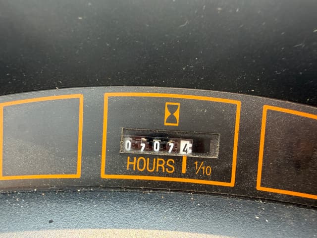 Image of Cub Cadet 2130 equipment image 4