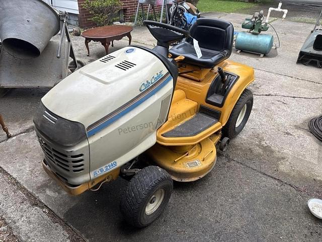 Image of Cub Cadet 2140 equipment image 4