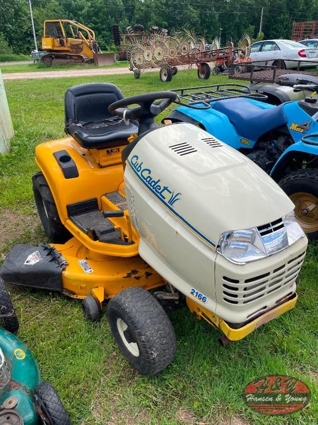 Image of Cub Cadet 2166 equipment image 1