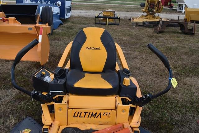 Image of Cub Cadet Ultima ZT1 equipment image 4