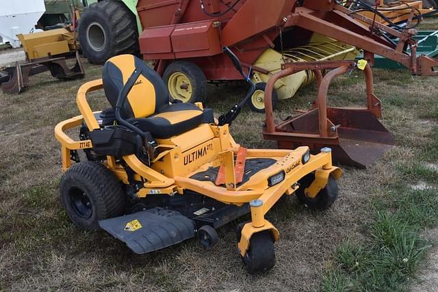 Image of Cub Cadet Ultima ZT1 equipment image 2