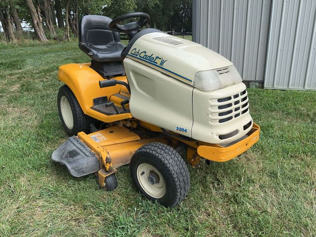 Image of Cub Cadet 3204 equipment image 4