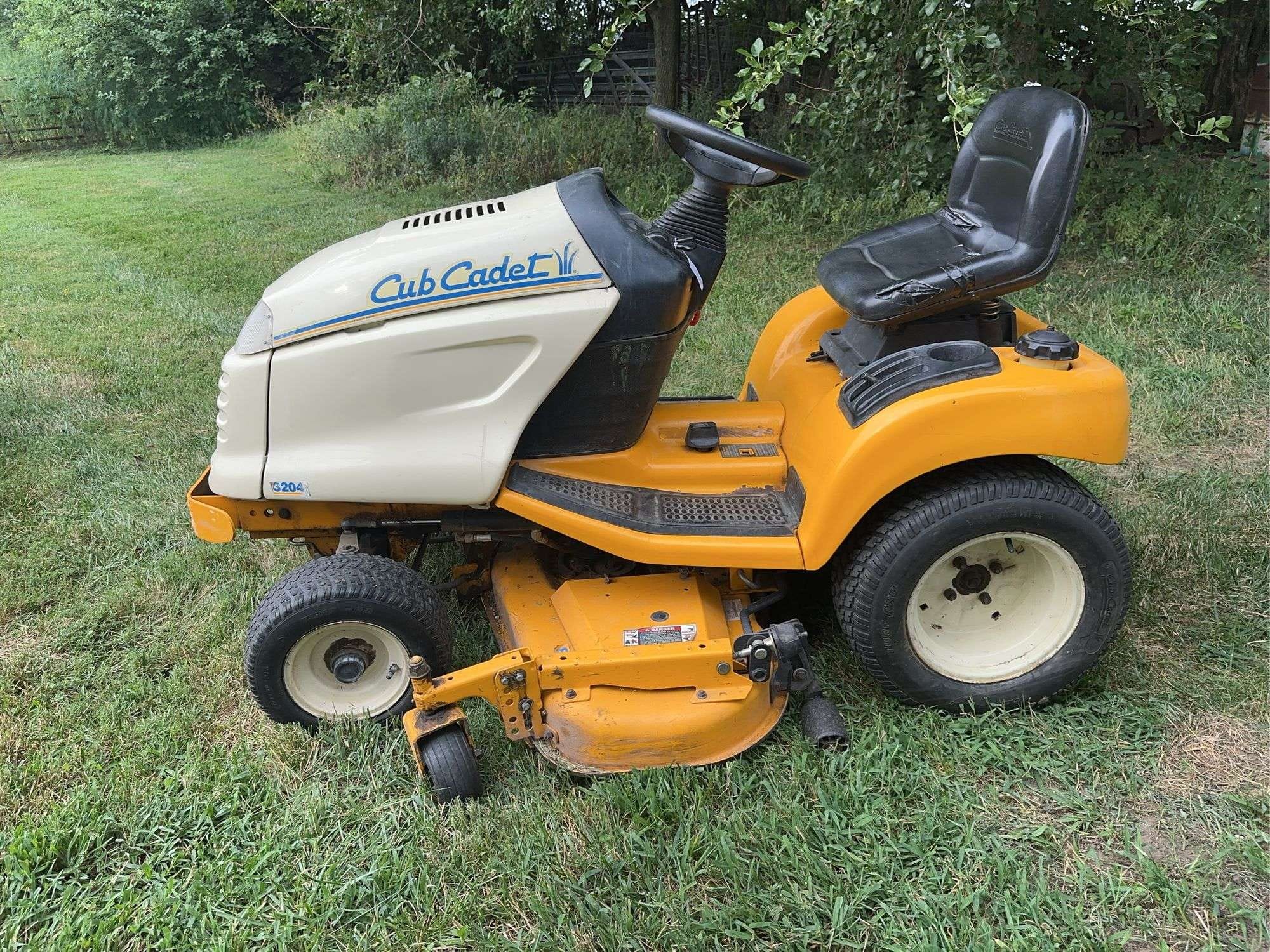 Cub Cadet 3204 Equipment Image0