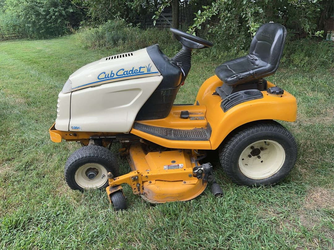 Image of Cub Cadet 3204 Primary image