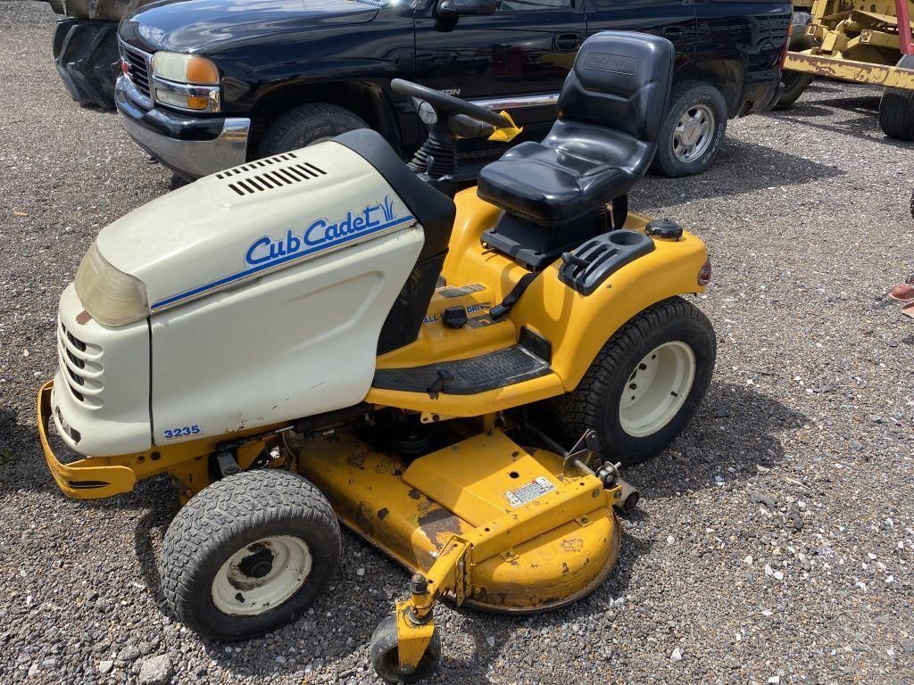 Main image Cub Cadet 3235