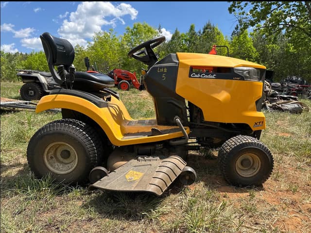 Image of Cub Cadet XT1 LT42 equipment image 2