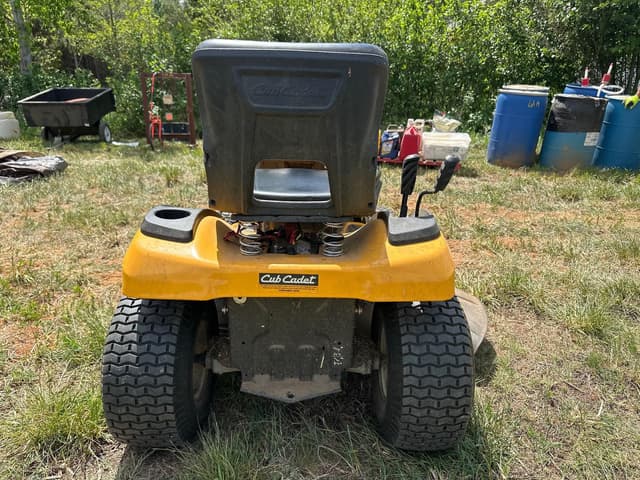 Image of Cub Cadet XT1 LT42 equipment image 3