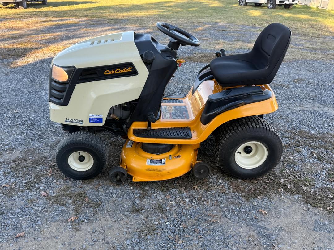 Image of Cub Cadet LTX1042 Primary image