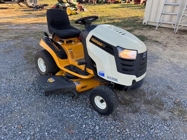 Image of Cub Cadet LTX1042 equipment image 3