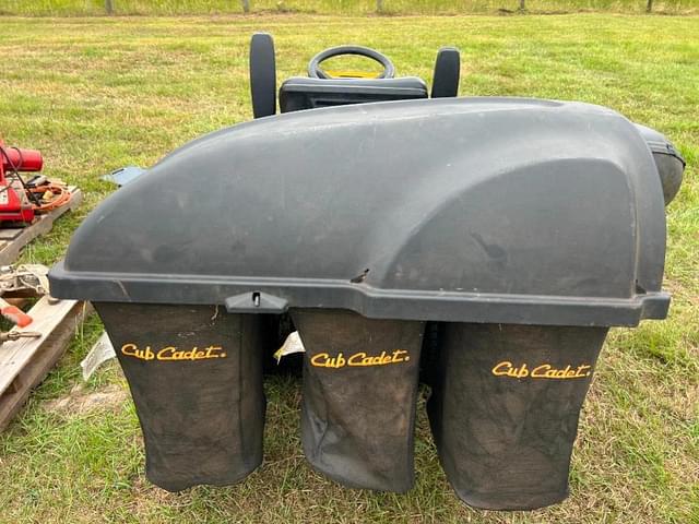 Image of Cub Cadet XT2 equipment image 4