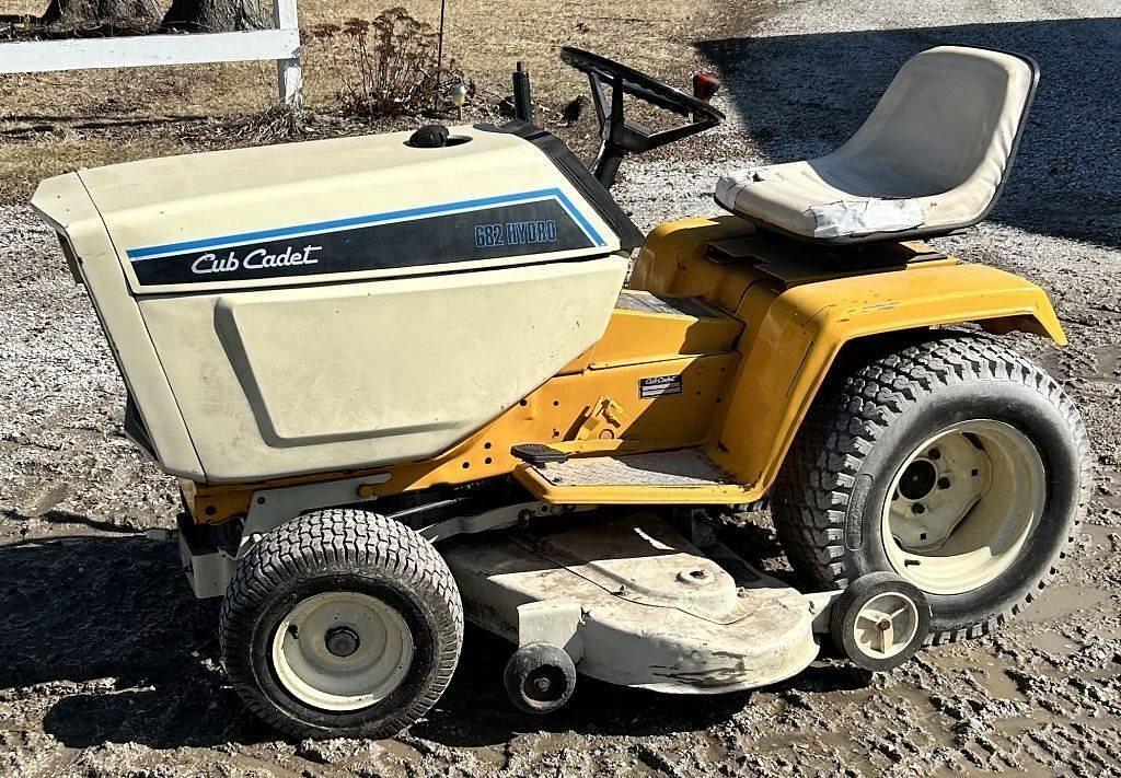 Image of Cub Cadet 682 Image 1