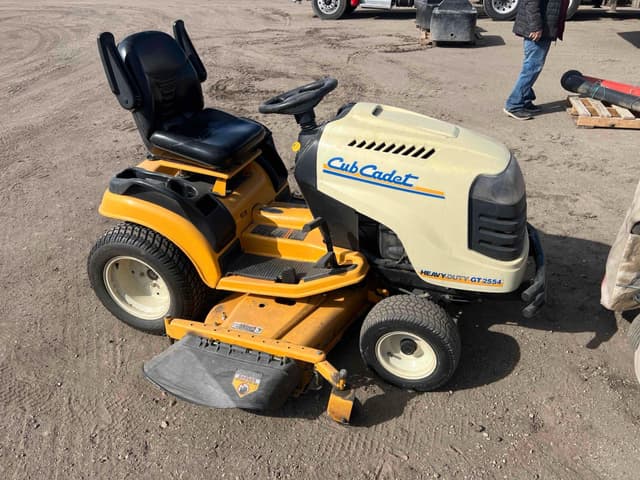 Image of Cub Cadet GT2554 equipment image 3