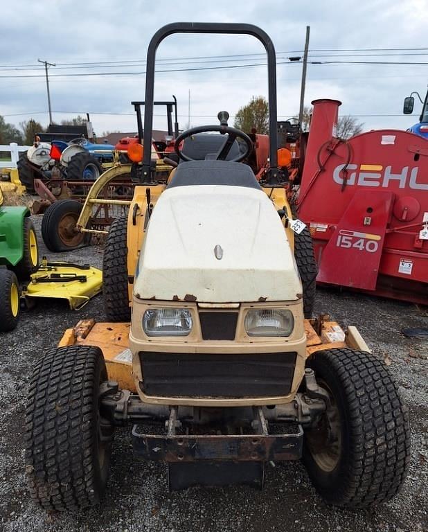 Image of Cub Cadet 7200 equipment image 2