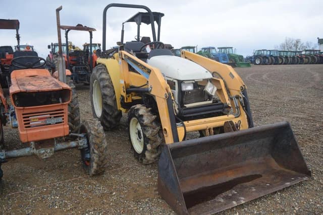 Image of Cub Cadet 7235 equipment image 3