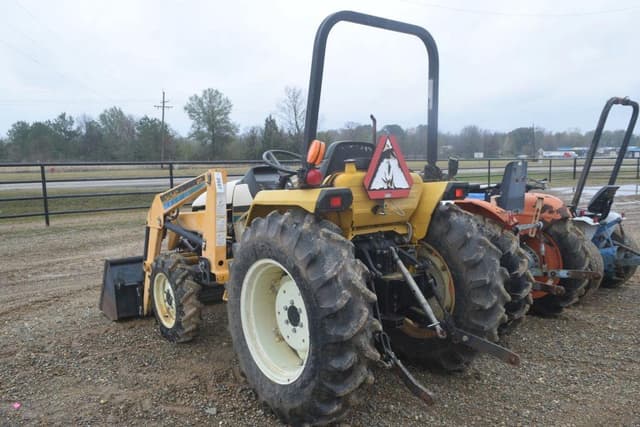 Image of Cub Cadet 7235 equipment image 1