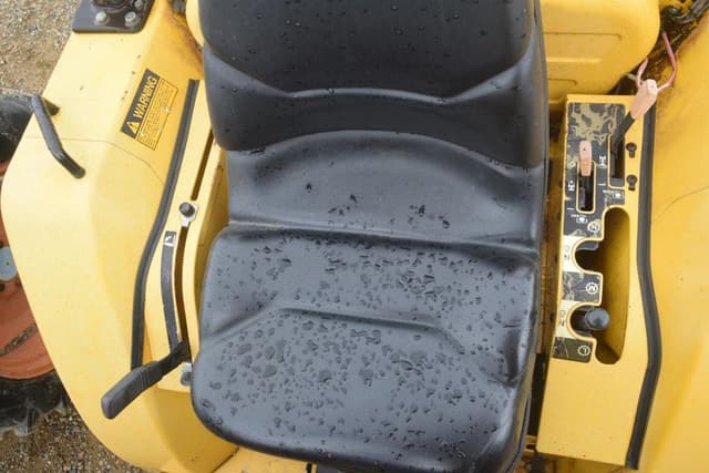 Image of Cub Cadet 7235 equipment image 4