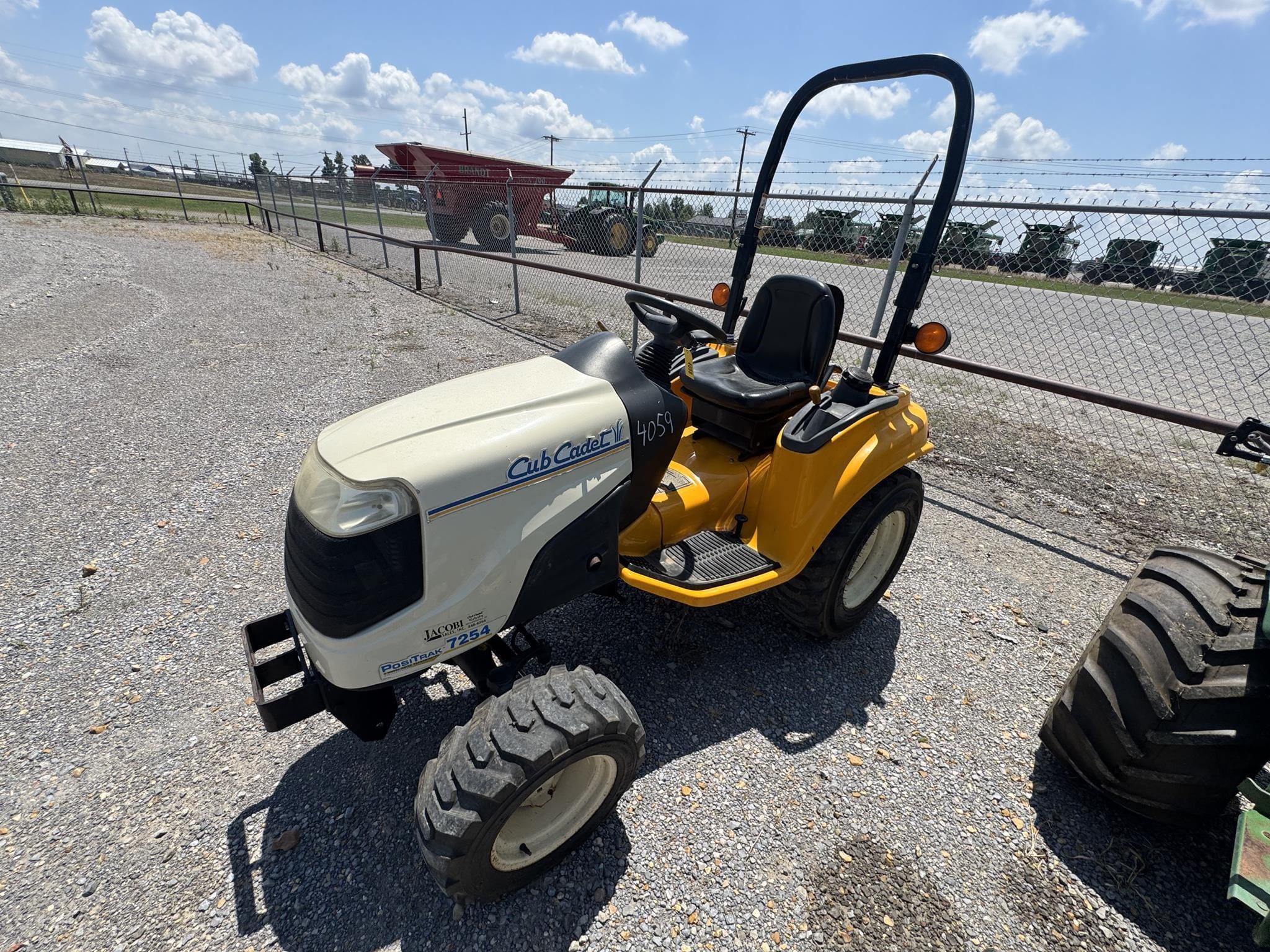 Cub Cadet 7254 Equipment Image0