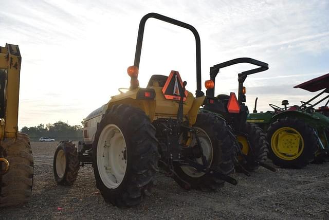 Image of Cub Cadet 7260 equipment image 1