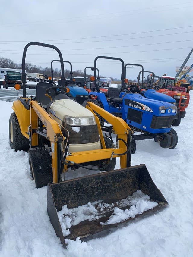 Image of Cub Cadet 7264 equipment image 4