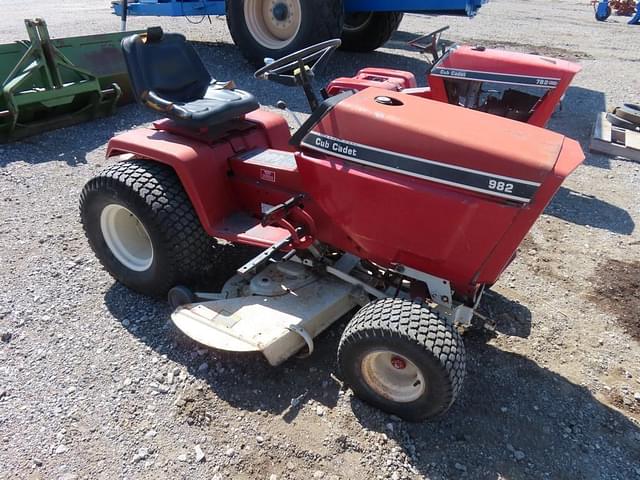 Image of Cub Cadet 982 equipment image 2