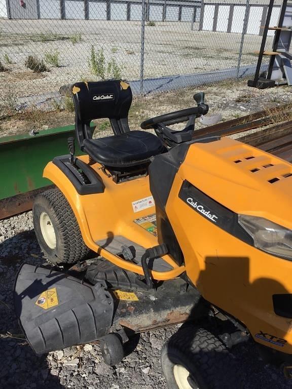 Image of Cub Cadet XT2 equipment image 2