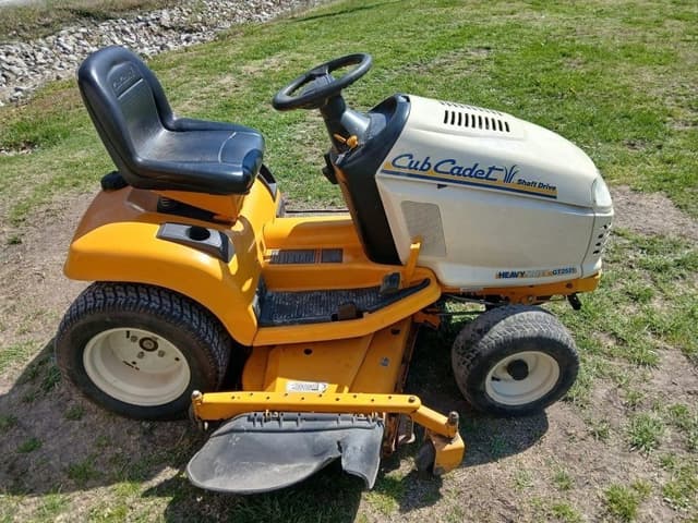 Image of Cub Cadet GT2521 equipment image 2